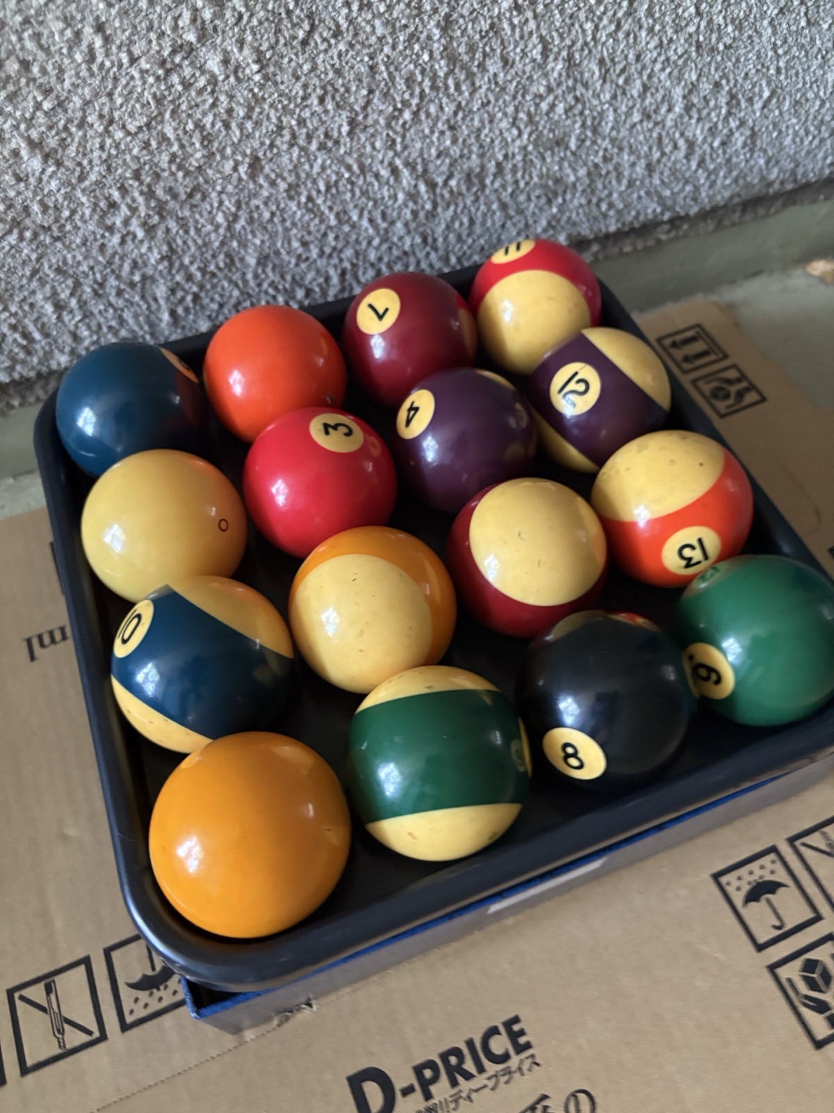 実際の作業現場にあったビリヤードボール一式
